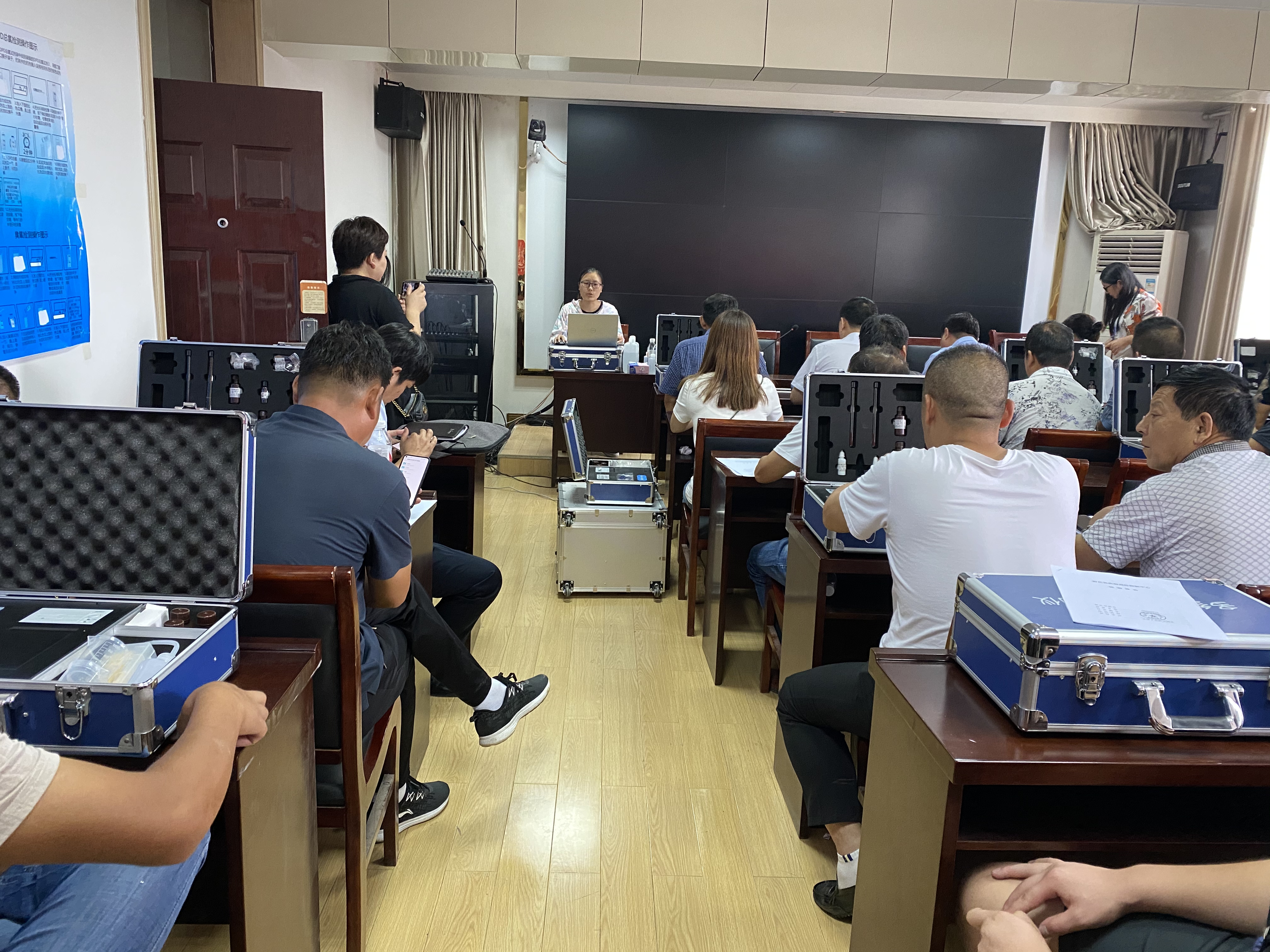 尉氏縣水質(zhì)檢測儀器操作培訓(xùn)會(huì)